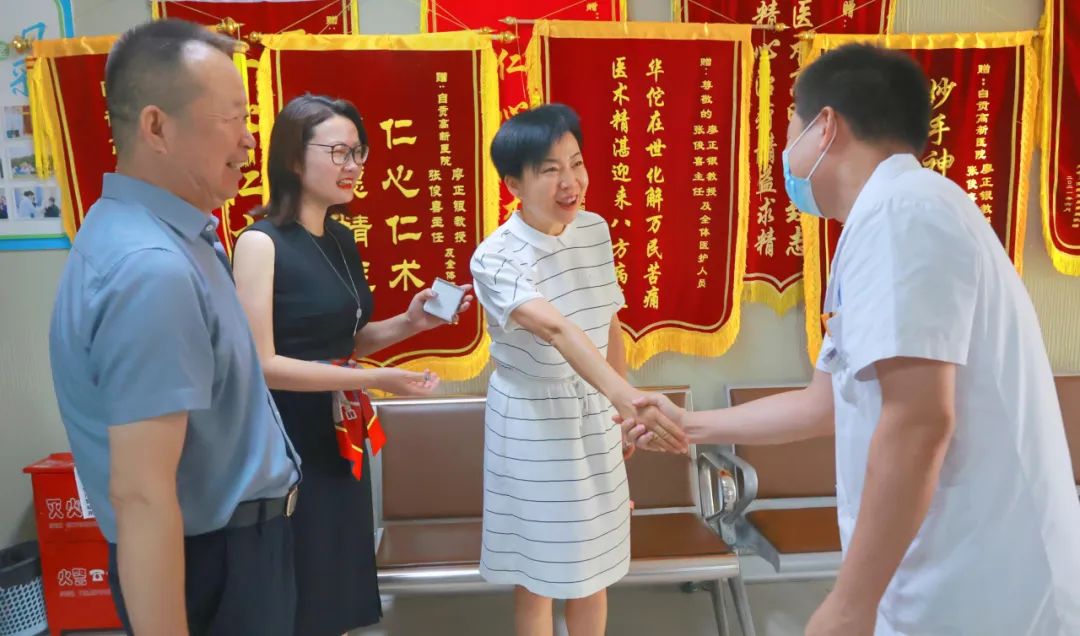 新疆察縣組織部部長一行蒞臨自貢高新腫瘤醫(yī)院訪問，共謀健康發(fā)展！