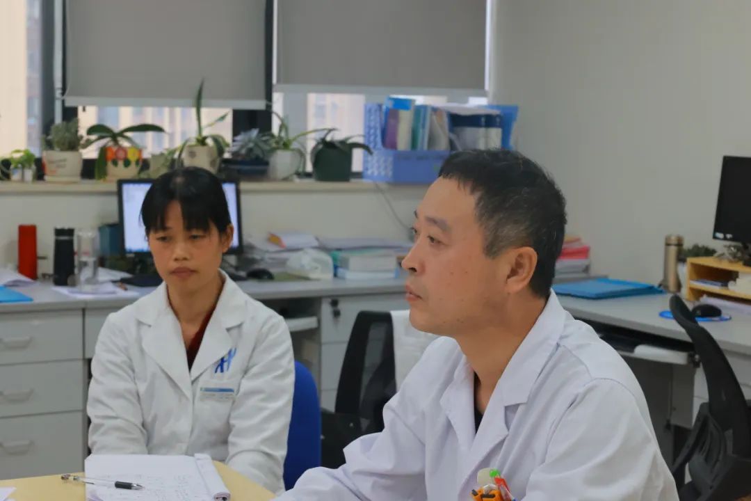 我院三病區(qū)開(kāi)展“如何更好的開(kāi)展醫(yī)療服務(wù)”主題會(huì)議